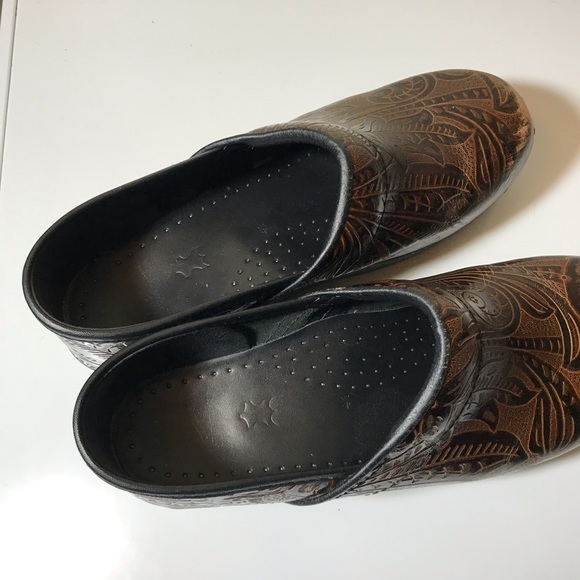 Dansko Womens Professional Brown Tooled Clogs - Picture 4 of 6